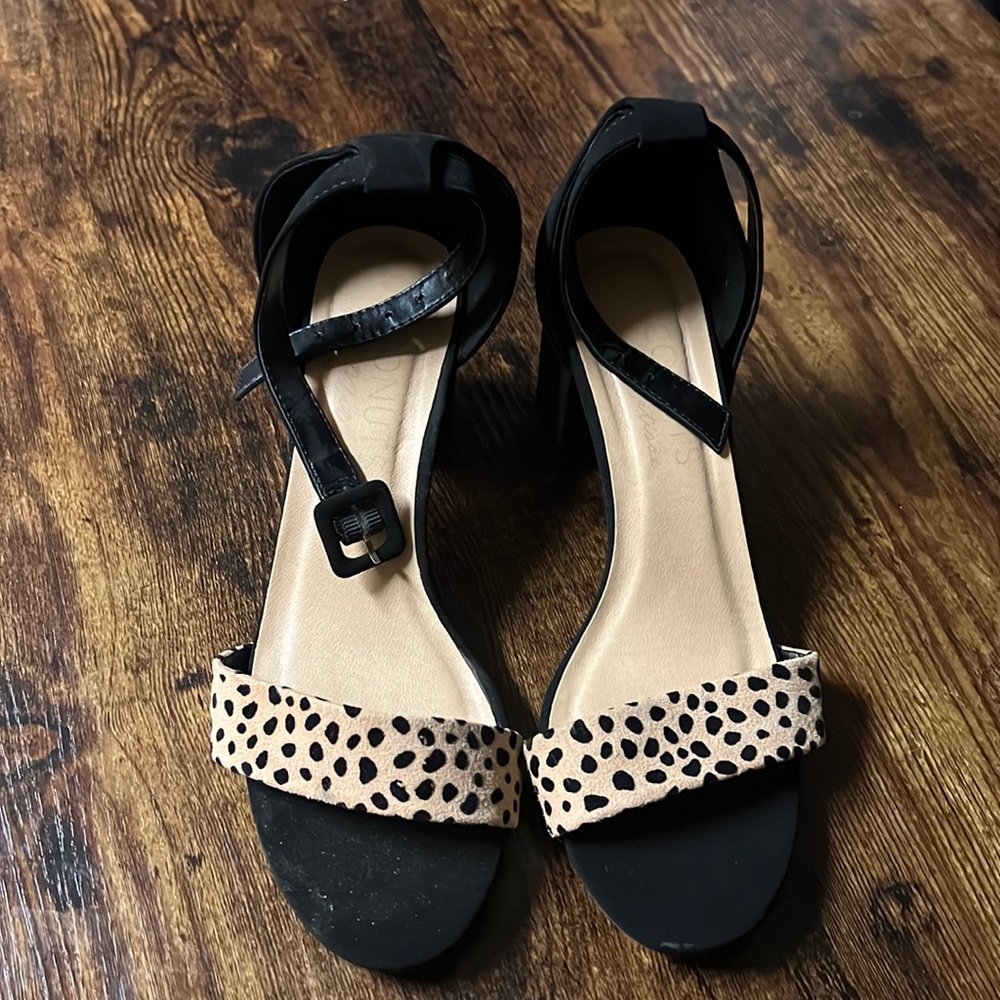 Ladies heels. 8